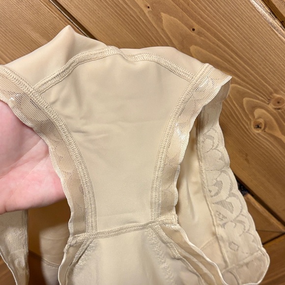 Cream Lace High-Waisted Shape wear Medium - Picture 6 of 6